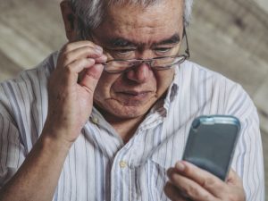 メガネがずれる！フレームがゆがんで来たのかも？