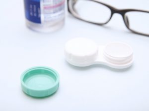 メガネとコンタクトレンズのコストを比較してみました