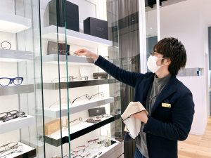【スタッフインタビュー】実はコンタクトレンズ派でした。今はメガネに夢中です。