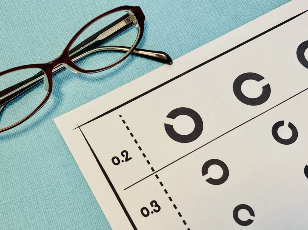 視力検査とメガネ